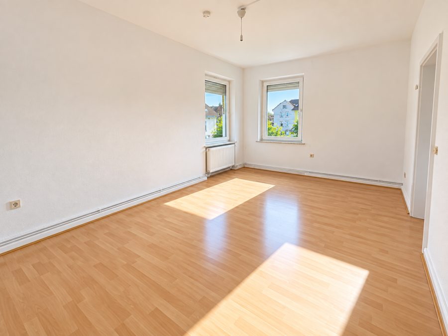 Wohnzimmer mit Tageslicht – weitere Ansicht