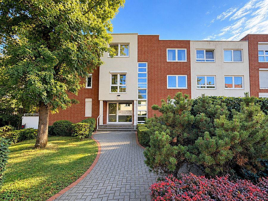 Außenansicht mit Balkon – weitere Ansicht