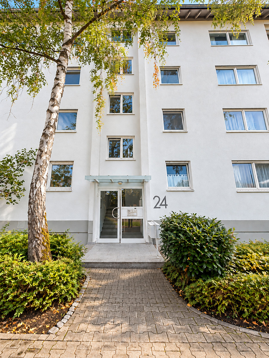 Moderne Hausfassade mit Eingang 24 (1) (1) – weitere Ansicht