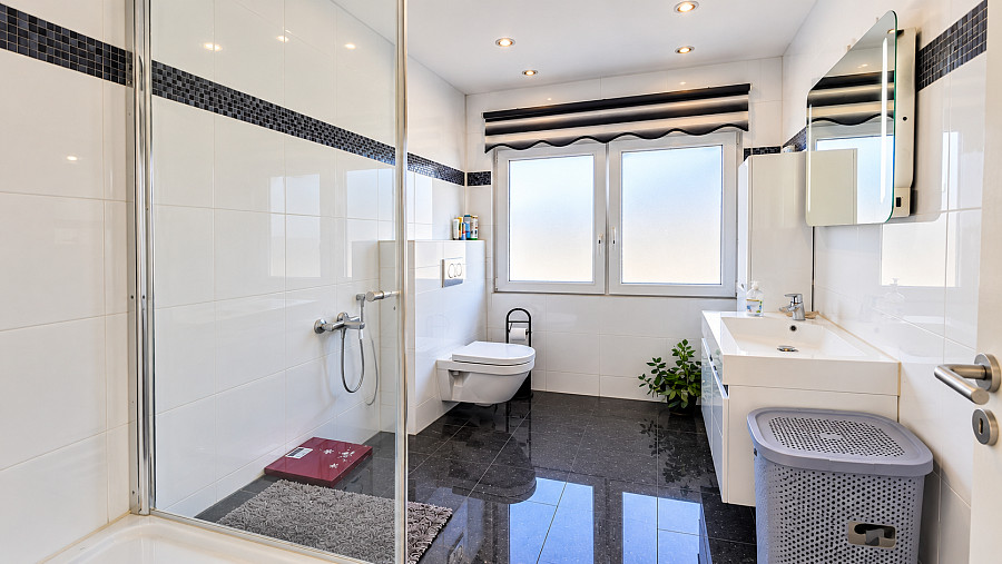 Badezimmer – weitere Ansicht
