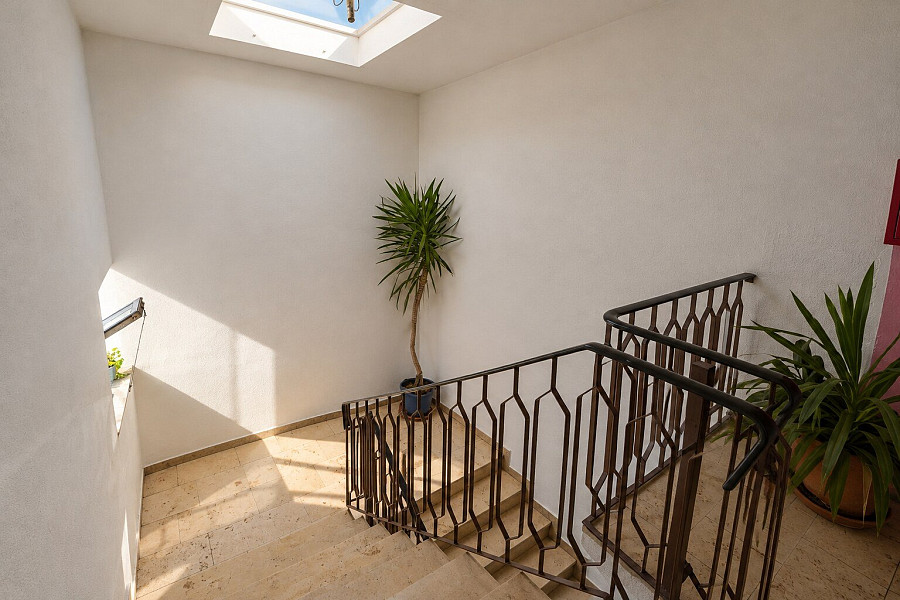 Treppenhaus mit Oberlicht – weitere Ansicht