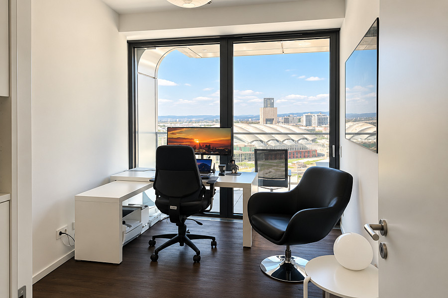 Büro mit Balkonzugang – weitere Ansicht