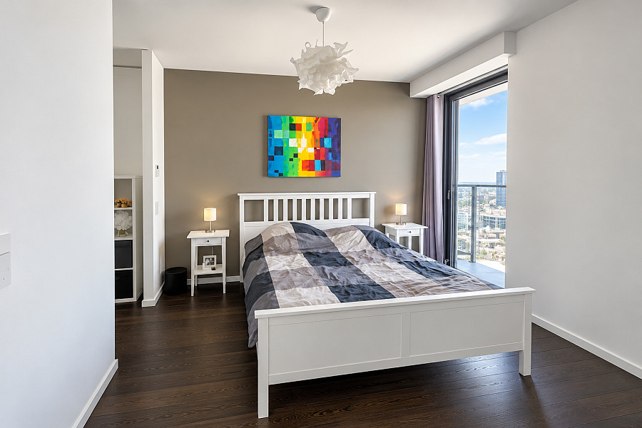 Schlafzimmer mit Balkonzugang – weitere Ansicht